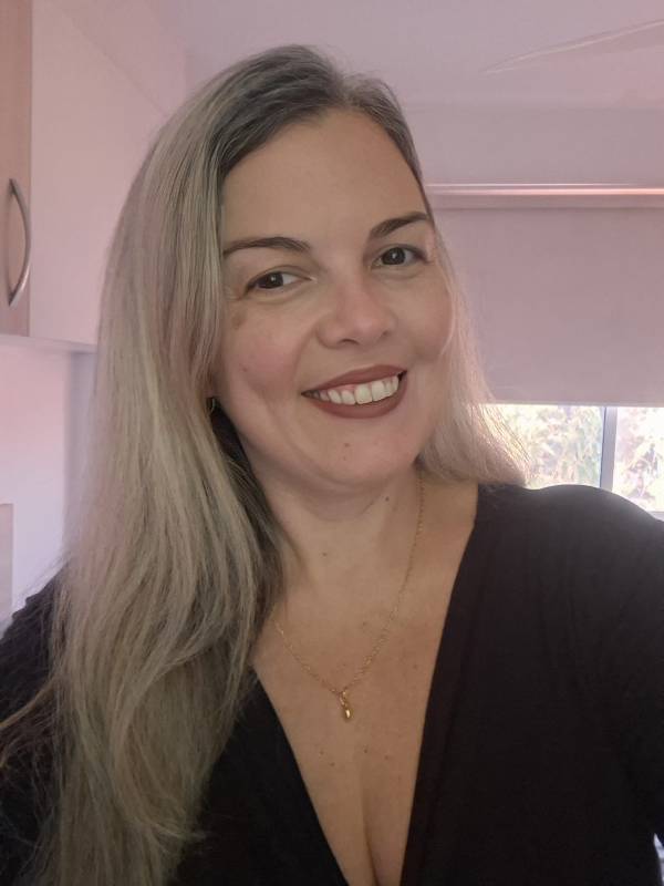 Foto de Fabiani Oliveira, Psicanalista online na Unolife