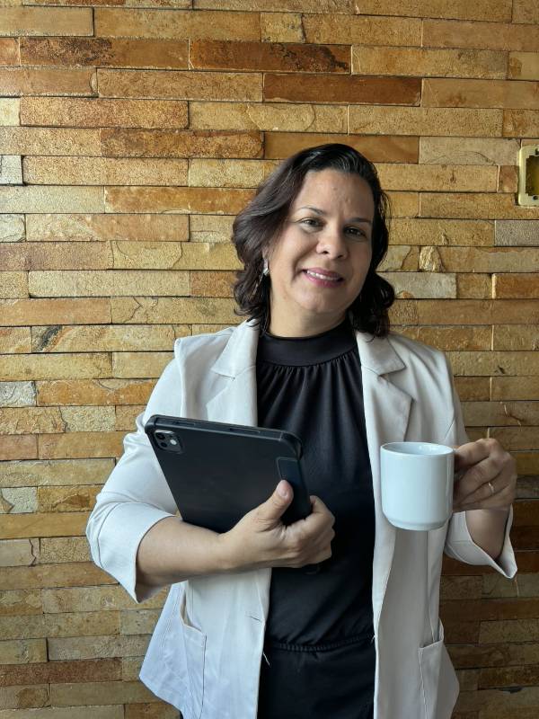 Foto de FABIANA DE OLIVEIRA BARROS, Psicanalista online na Unolife